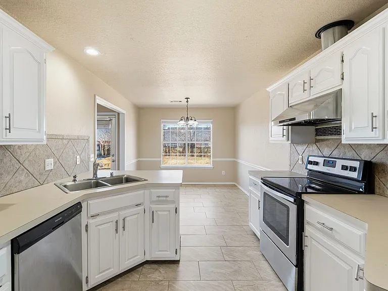 7100 Millennium Dr — Photo 10