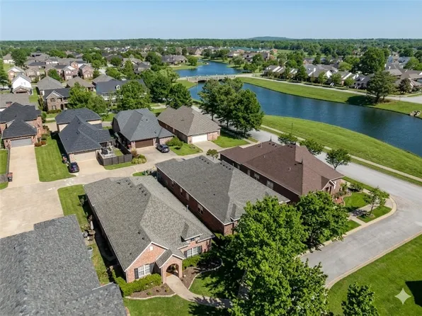 7160 Hazel Ct, Springdale, AR 72762