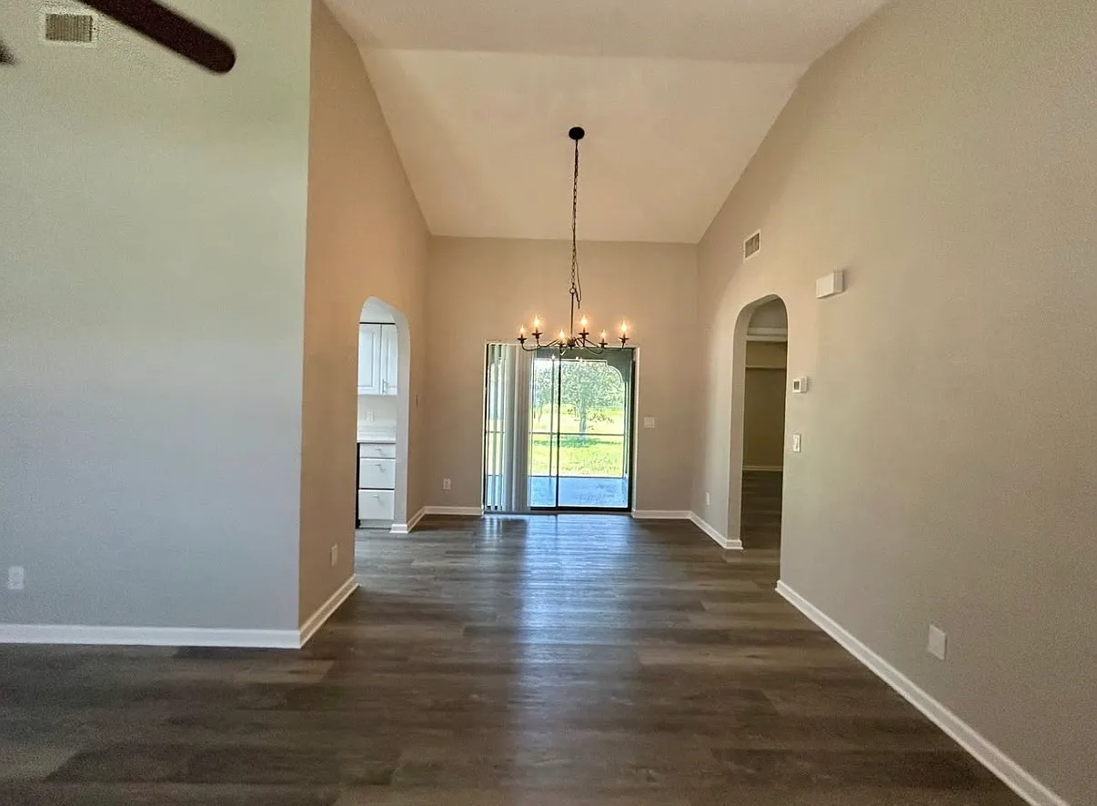3 bed, 1381 sqft, $1,800 — Photo 3