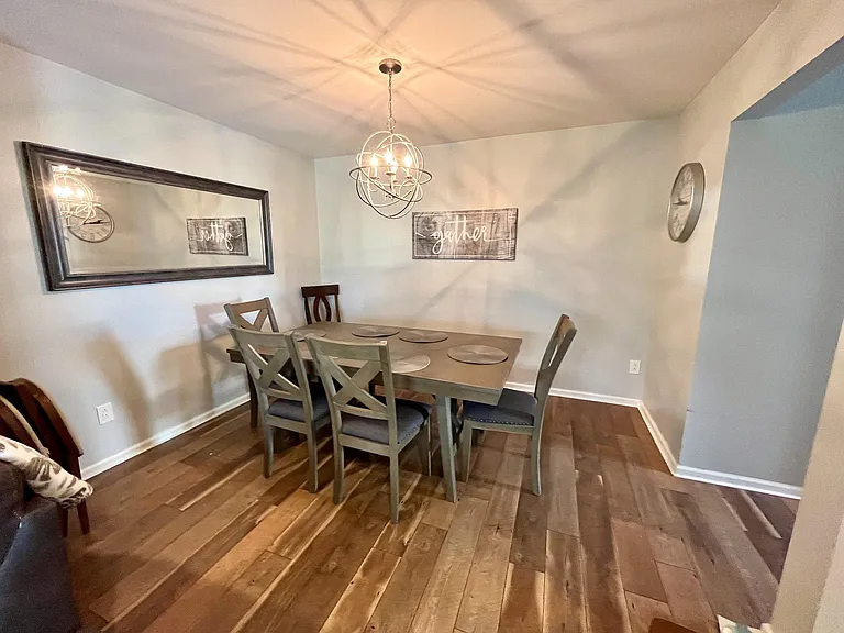 4201 Grenwich Ln — Photo 6