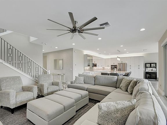 5th image of 7607 Francisca Club Ln