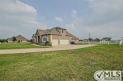3rd image of 2916 Aston Wood Dr