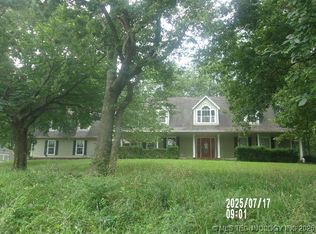 9376 Colonial Dr, Claremore, OK 74019