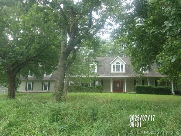 9376 Colonial Dr, Claremore, OK 74019