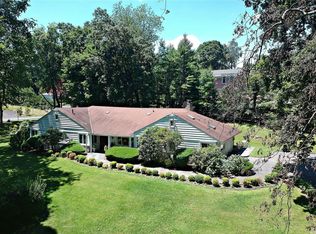 14 Cherry Ln, Great Neck, NY 11024