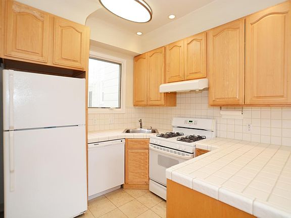 4th image of 5700 California St APT 7