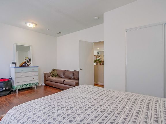 3rd image of 5494 Alexandrine Ct