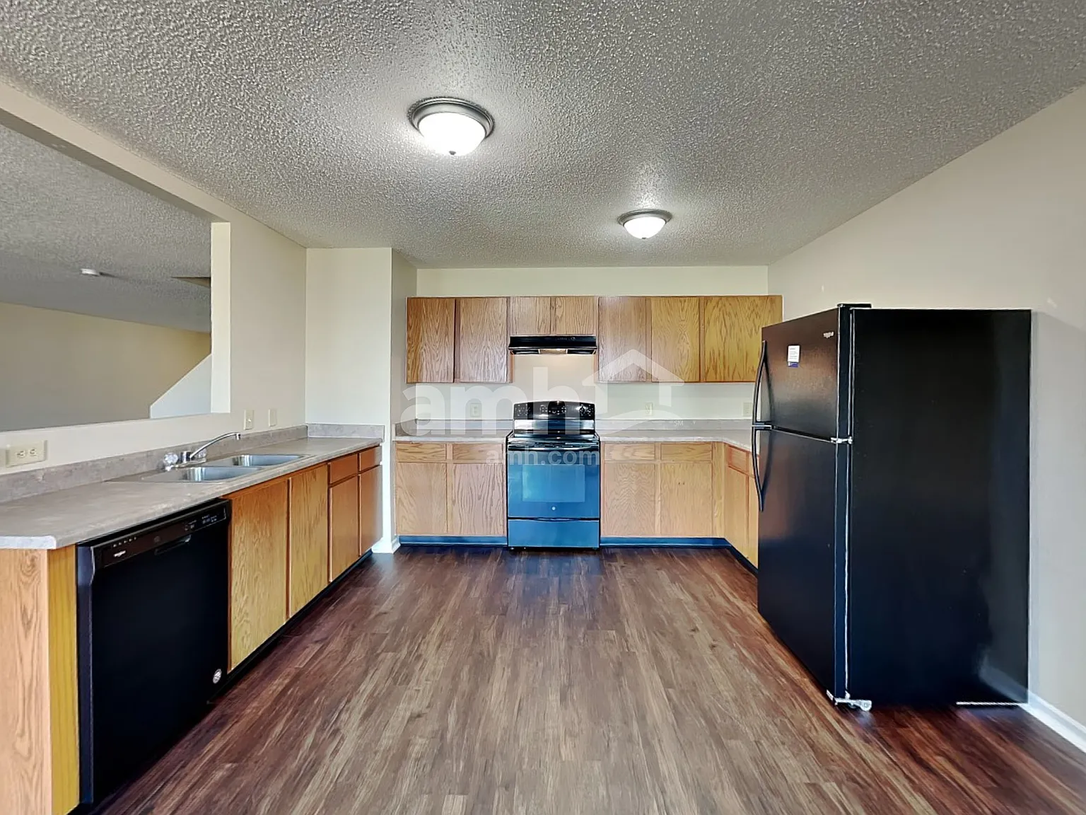 3 bed, 2.0 bath, 3110 sqft, $2,015 — Photo 3