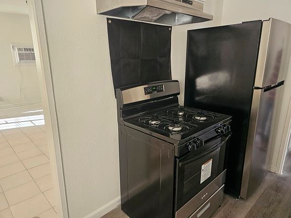 4th image of 305 Geneva St #1/5