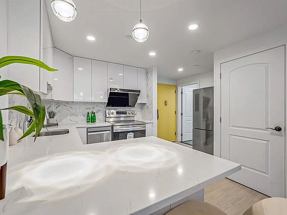 3rd image of 52-16 Roosevelt Ave #3A