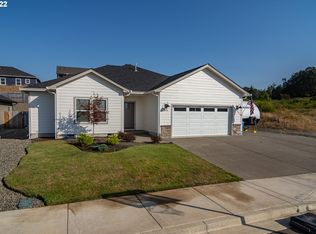 899 Sand Pines Ave, Sutherlin, OR 97479