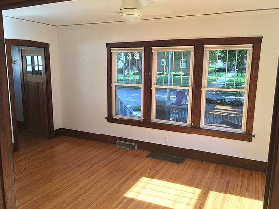 4th image of 130 W Franklin Ave