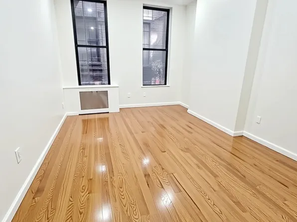 215 East 25th Street image 2 of 6