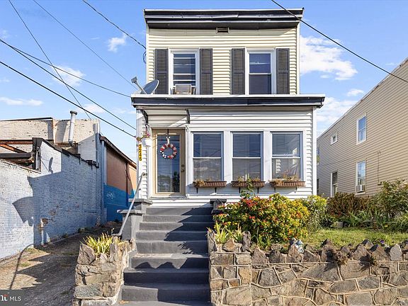 3rd image of 3246 Kingsley St
