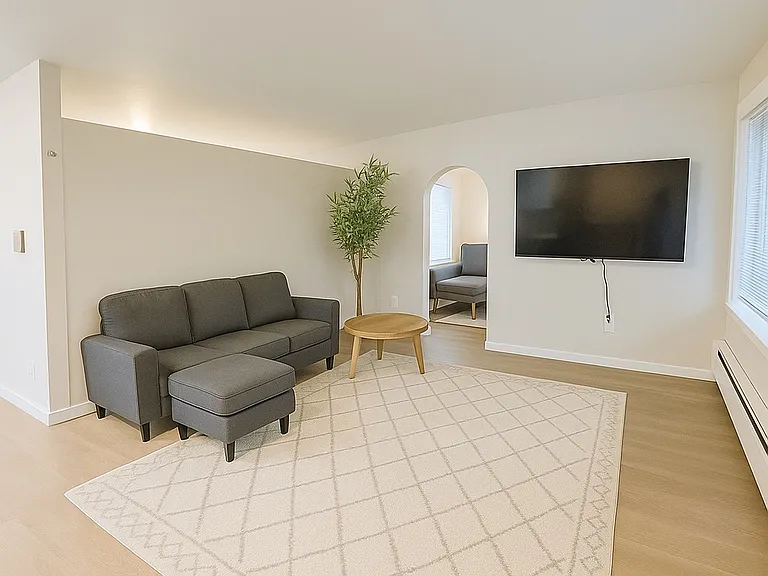 4411 Corliss Ave N #3 — Photo 2
