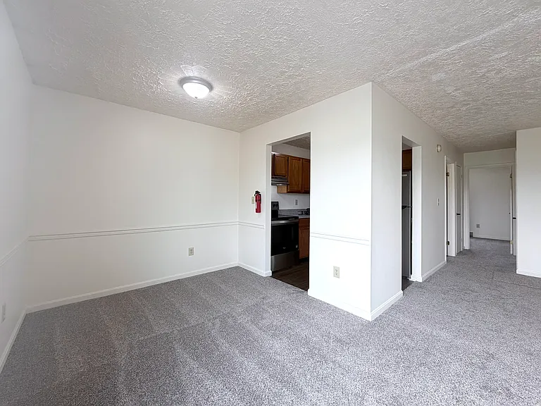 401 East Rd #6 — Photo 2