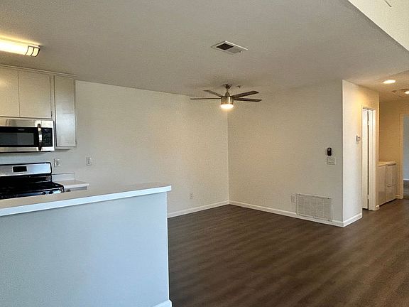 5th image of 1377 Oakdale Ave APT 2