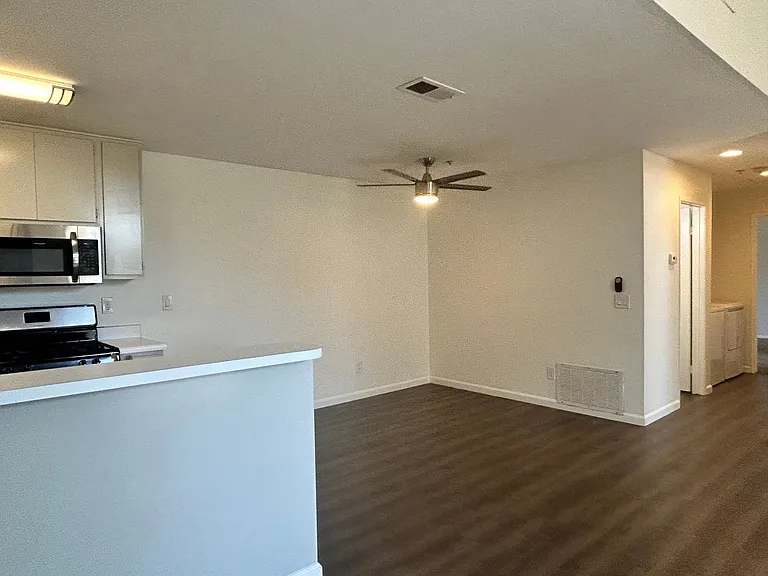 1377 Oakdale Ave — Photo 5