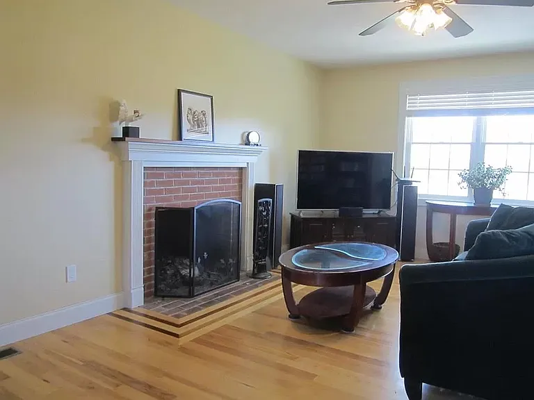 105 Roosevelt St — Photo 5
