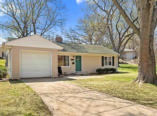 330 W Stonegate Rd, Peoria, IL 61614