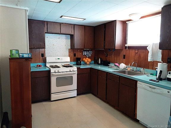 4th image of 11 Fairwood Ave