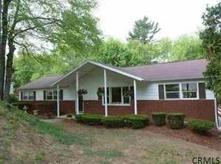 12 Village View Blf, Ballston Lake, NY 12019