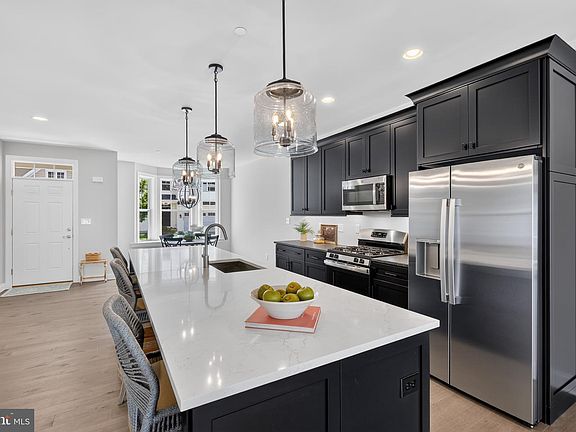 4th image of 604 Albion Pl