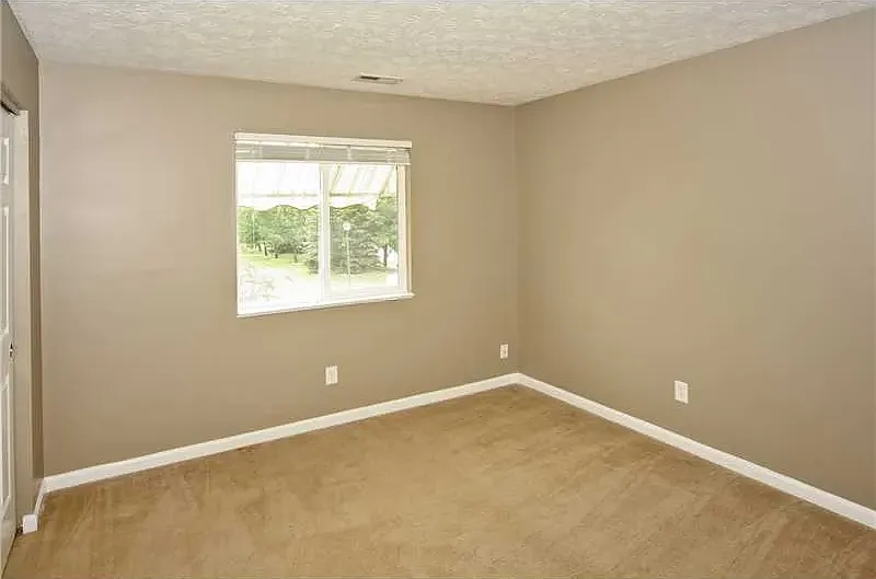 3 bed, 2.5 bath, 1706 sqft, $2,260 — Photo 4