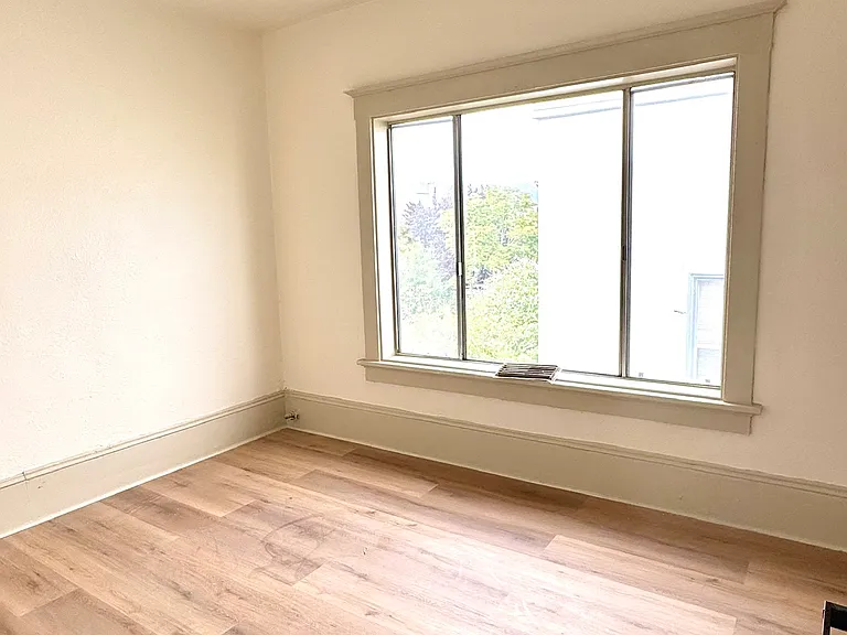 1068 Aileen St #B — Photo 7
