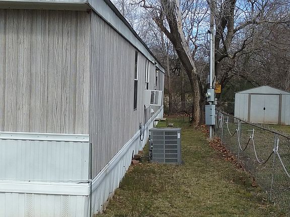 3rd image of 16 Gayle Dr