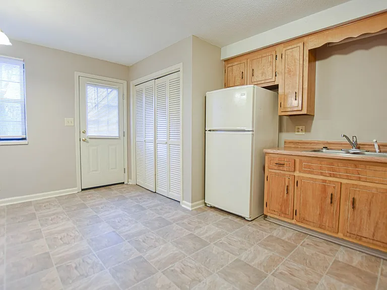 1533 E Knollwood Cir — Photo 5