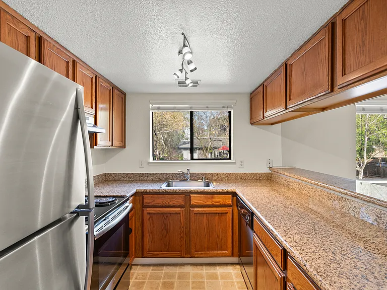 Sycamore Green Apartments — Photo 66
