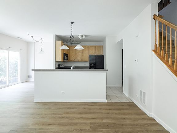 2nd image of 3961 Blackstone Dr