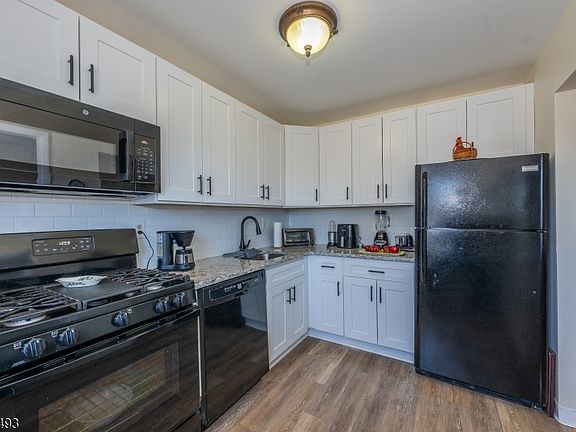 2nd image of 1146 Valley Rd #2A