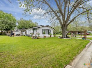 104 N Bright St, Gonzales, TX 78629