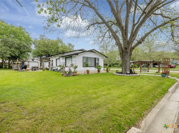 104 N Bright St, Gonzales, TX 78629