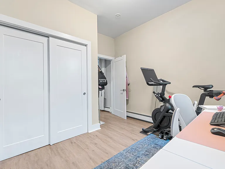 100 Manhattan Ave #2L — Photo 9