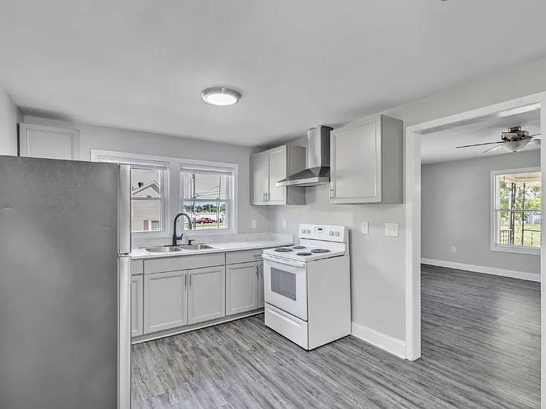 104 Lake Ave — Photo 11