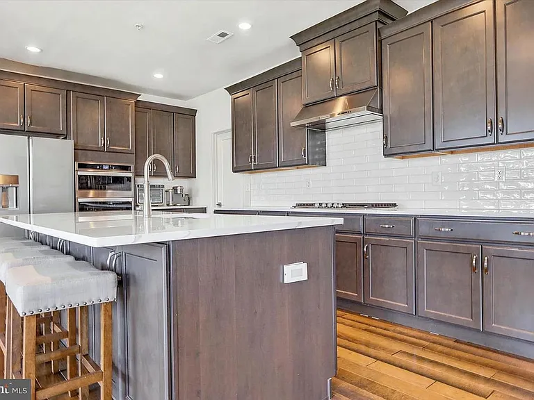 604 McNair Dr — Photo 7