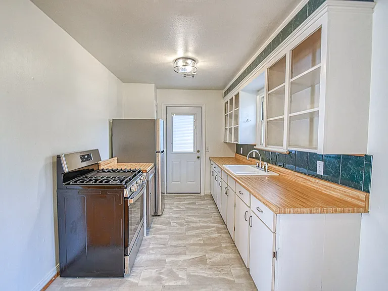 1117 Grover Ln — Photo 12