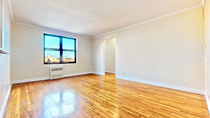 Sold by Bizzarro Agency | media 4