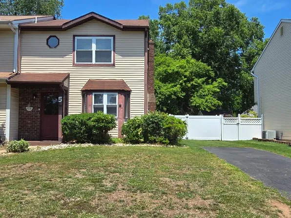 5 Stanley Ave, Dayton, NJ 08810