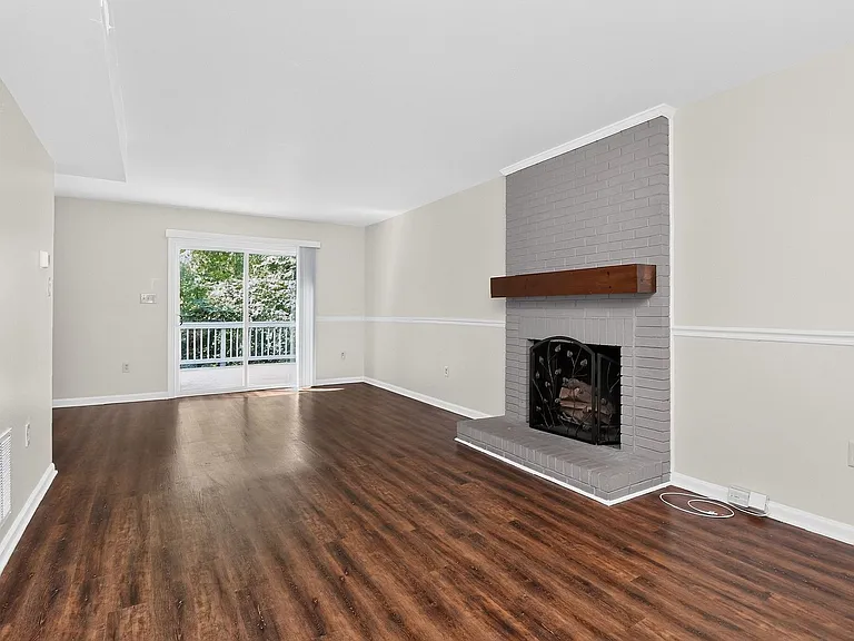 4307 Saxonbury Way — Photo 2