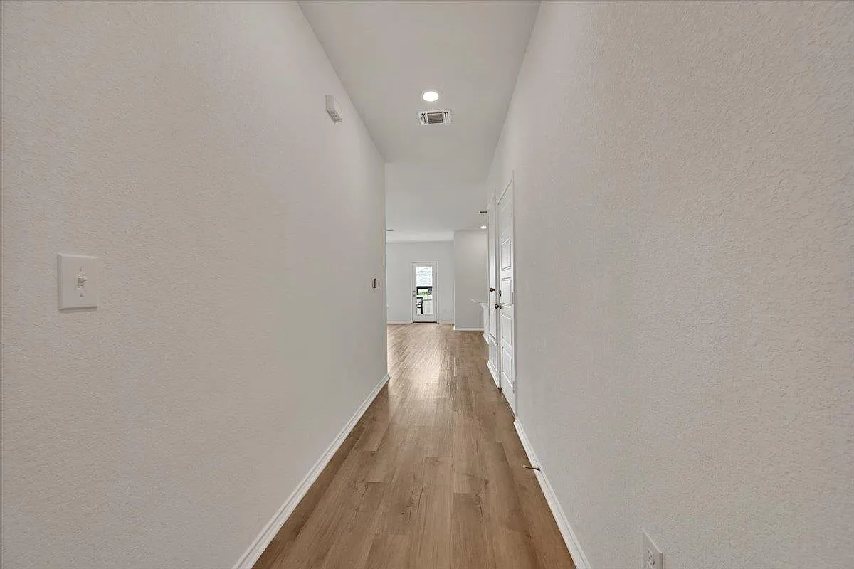 3 bed, 2.0 bath, 1491 sqft, $2,695 — Photo 2