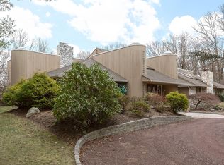 5 Soundcrest Ln, Lloyd Harbor, NY 11743