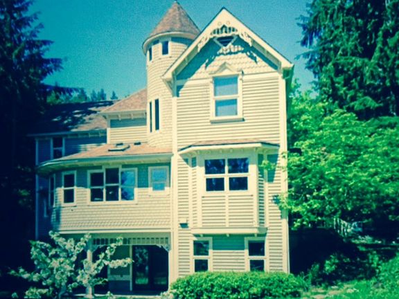2nd image of 5359 Diamond Pl NE