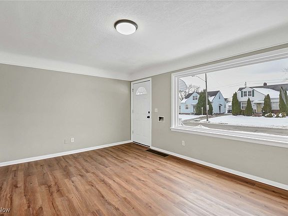 5th image of 15817 Northwood Ave