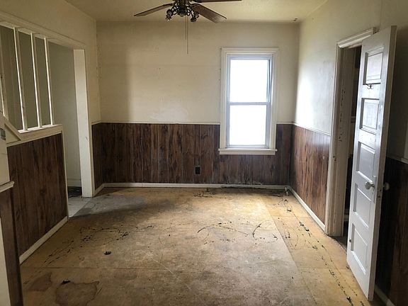 5th image of 2626 6th Ave E