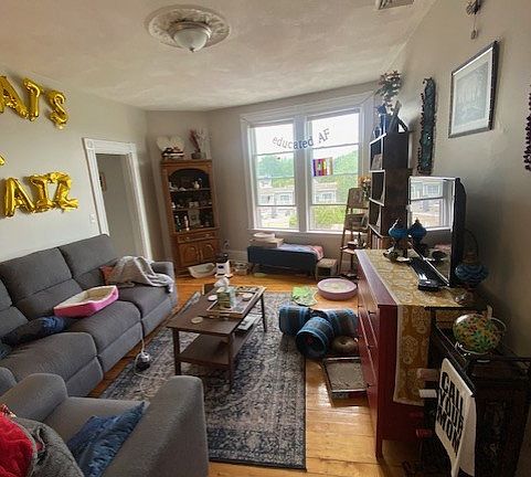 3rd image of 10 Belmont St #8