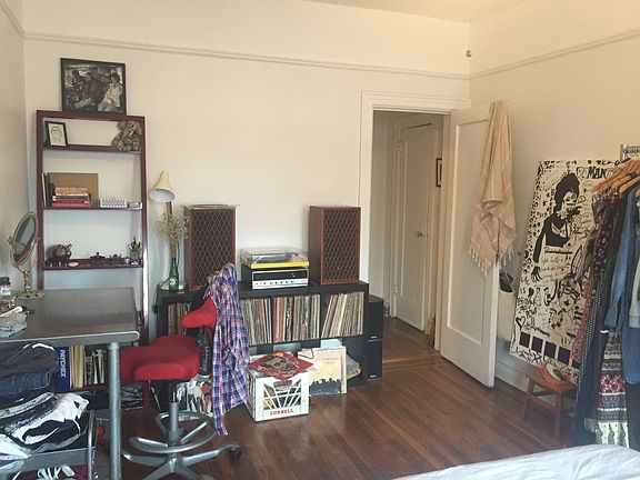 4th image of 601 40th St APT D5